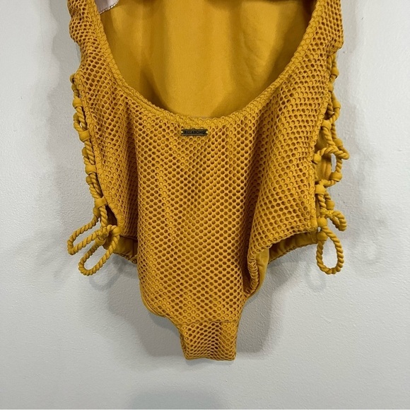 billabobg meshin with you yellow meash one piece swimwuit size medium - Picture 6 of 7